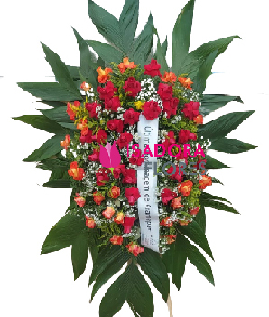 4761 Coroa de Flores com rosas