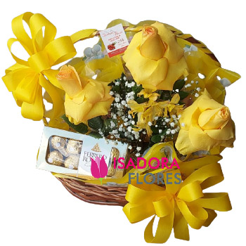 5268 Cesta com rosas amarelas